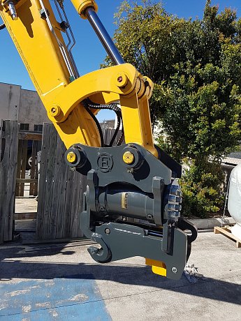 Миниэкскаватор Yuchai YC55-8 картинка