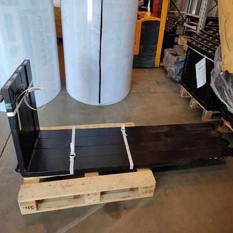 Вилы с крюками (г/п 3000кг, сечение вил 130х45, класс 2А) картинка