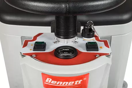 Поломоечная машина аккумуляторная с местом оператора Bennett Ranger R660b с литиевой АКБ 100 а/ч картинка