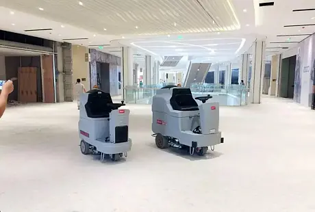 Поломоечная машина аккумуляторная с местом оператора Bennett Dragoon D100b с литиевой АКБ 210 а/ч картинка