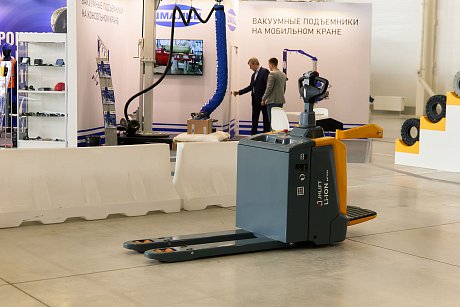 Тележка электрическая самоходная JHLIFT CBD 20X-S, 2000 кг, 1150 x 540 мм, с местом оператора, интегрированная Li-Ion  батарея картинка
