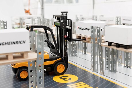 Радиоуправляемый погрузчик JHLIFT картинка