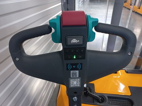 Штабелер электрический самоходный Jungheinrich EJC BA 113, h3 2900 мм, Li-Ion картинка