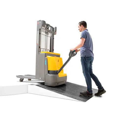 Электроштабелер с доп. подъемом опорных лап Jungheinrich EJC 112z ZZ, 4300 мм картинка