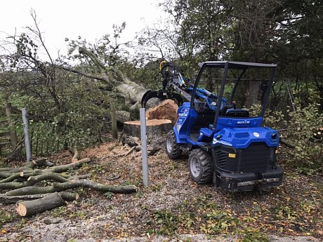 Многофункциональный шарнирно-сочлененный мини-погрузчик MULTIONE 5.2 K standart картинка