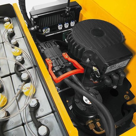 Электрический погрузчик Jungheinrich EFG 113 DZ, 4350 мм с Aquamatic и сайдшифтом картинка