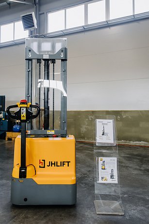Штабелер электрический самоходный JHLIFT JHL15, 2500 мм, AGM картинка