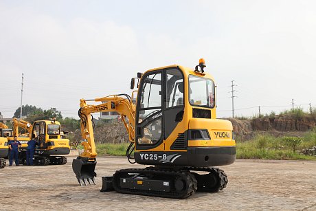 Миниэкскаватор Yuchai YC 25-8 картинка