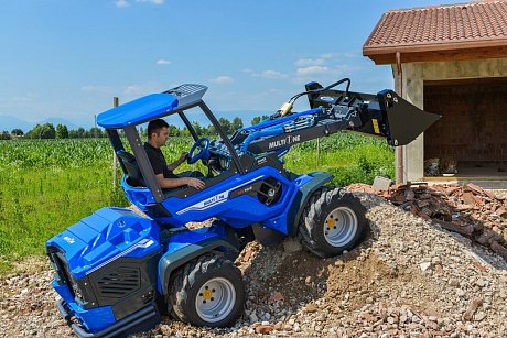 Многофункциональный шарнирно-сочлененный мини-погрузчик MULTIONE 11.6 K Stage III standart картинка