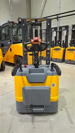 Штабелер электрический самоходный JHLIFT CDD 15 WHL с платформой оператора, 2500 мм, Li-Ion батарея картинка