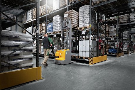 Штабелер электрический самоходный Jungheinrich EJC 214 ZT, 3200 мм картинка