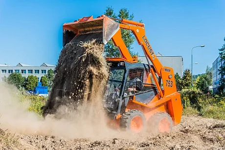 Мини-погрузчик LOCUST L753 картинка