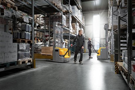 Штабелер электрический самоходный Jungheinrich EJC 214 ZT, 3200 мм картинка