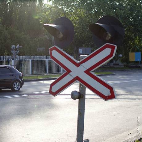 Предупреждающий знак 1.3.1 — Однопутная железная дорога  картинка