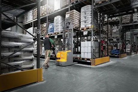 Штабелер электрический самоходный Jungheinrich EJC 212 ZT, 2700 мм картинка