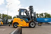 Четырехопорный электрический погрузчик JHLIFT CPD 15-38 ХE, 2500-7000 мм, с интегрированной Li-Ion батареей  