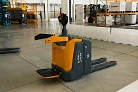 Тележка электрическая самоходная JHLIFT CBD 30X-S, с местом оператора, 3000 кг, 1150 x 540 мм, интегрированная Li-Ion батарея