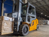 Электрический погрузчик JHLIFT CPD 15-35Х, 2500-7000 мм, четырехопорный, АКБ Li-Ion / свинцово-кислотная