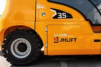 Четырехопорный электрический погрузчик JHLIFT CPD 15-38 ХE, 2500-7000 мм, с интегрированной Li-Ion батареей  