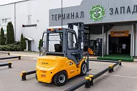 Четырехопорный электрический погрузчик JHLIFT CPD 15-38 ХE, 2500-7000 мм, с интегрированной Li-Ion батареей  