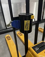 Тележка электрическая самоходная JHLIFT EPT 15H с защитной решеткой груза, 1500 кг, 1150 x 550 мм, Li-Ion с батареей 48V, 10 Ah