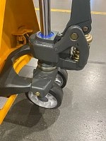 Гидравлическая тележка (рохля) Jungheinrich AM 22 SH/NH C-GV, 2200 кг, 1150х520 мм, с резиновыми колесами