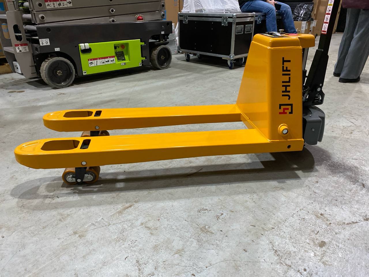 Тележка электрическая самоходная JHLIFT EPT20H-CS с опцией Cold Store, 2000 кг, 1150 x 550 мм, Li-Ion с батареей 48V, 15 Ah