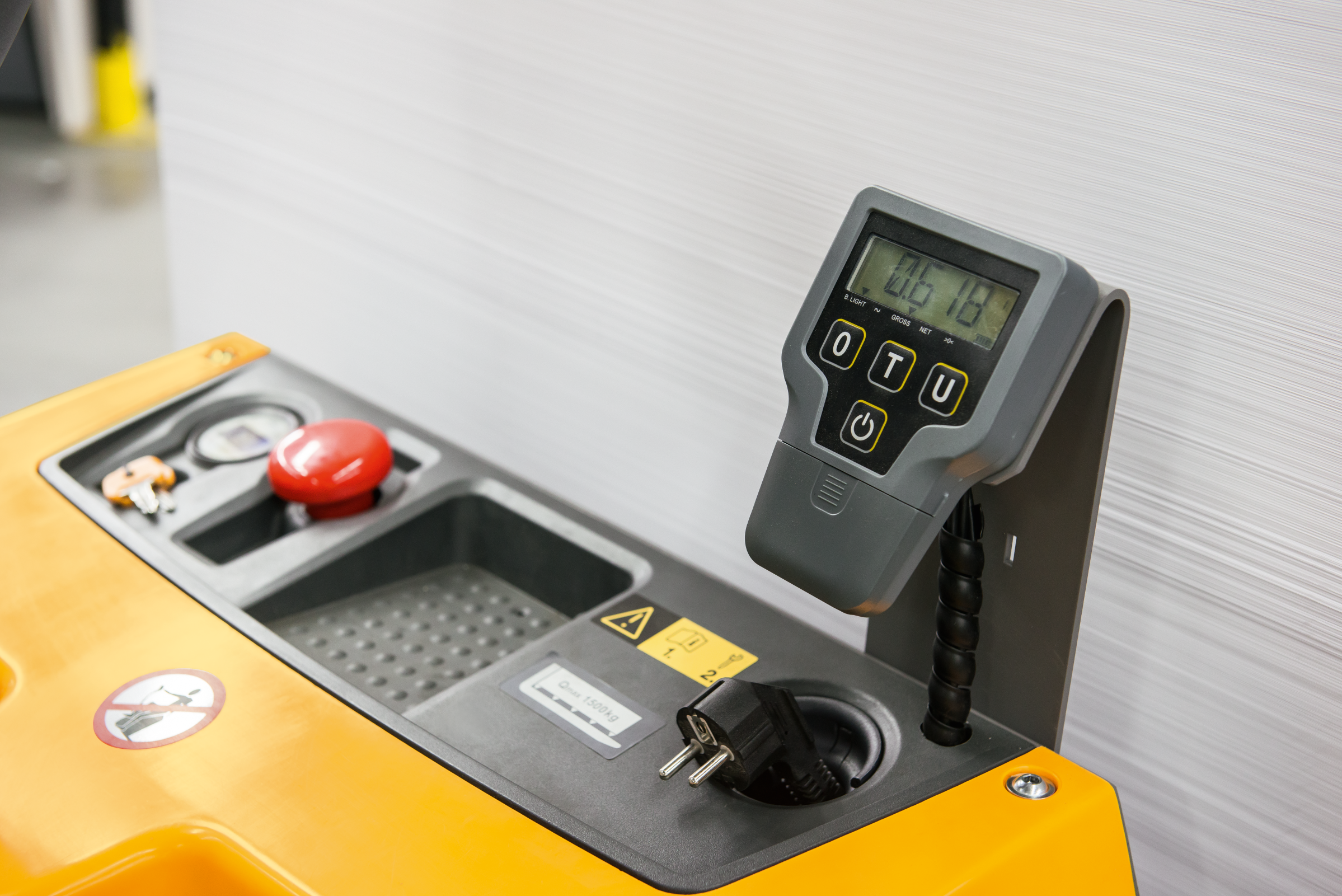 Тележка электрическая самоходная Jungheinrich EJE BA 115, 1500 кг, 1150 x 540 мм, с весами, Li-Ion с батареей 50 Ah