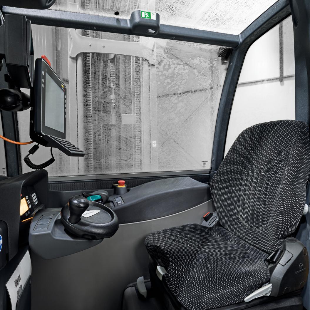 Ричтрак Jungheinrich ETV 214 DZ-GNE, 6500 мм с датчиком движения и баком для воды