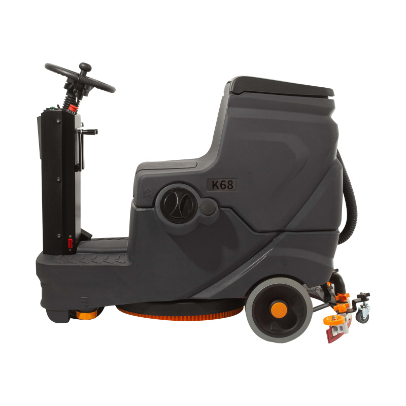 Поломоечная машина с местом оператора Chancee K68 с литиевым АКБ (150 а/ч)