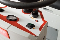 Поломоечная машина аккумуляторная с местом оператора Bennett Hussar H760b с литиевой АКБ 150 а/ч