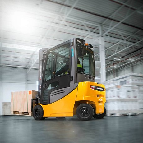 Электрический погрузчик Jungheinrich EFG 320 картинка