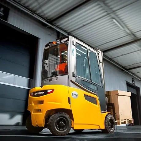 Электрический погрузчик Jungheinrich EFG 320 картинка