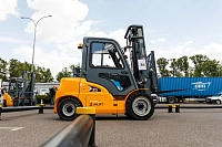 Четырехопорный электрический погрузчик JHLIFT CPD 15-38 ХE, 2500-7000 мм, с интегрированной Li-Ion батареей