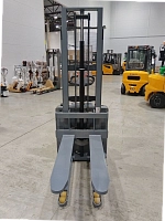 Штабелер электрический самоходный JHLIFT CDD 15 WHL с платформой оператора, 2500 мм, Li-Ion батарея