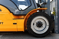 Четырехопорный электрический погрузчик JHLIFT CPD 15-38 ХE, 2500-7000 мм, с интегрированной Li-Ion батареей