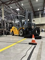 Четырехопорный электрический погрузчик JHLIFT CPD 15-38 ХE, 2500-7000 мм, с интегрированной Li-Ion батареей