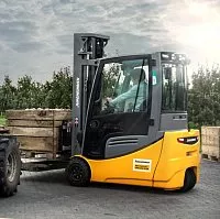 Электрический погрузчик Jungheinrich EFG 220 DZ, 4640 мм с Т-образной станцией для замены АКБ